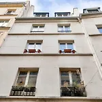 Charming Studio Under The Roofs Of Paris